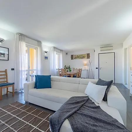 Apartment I Tulipani B5 By Wonderful Italy Desenzano del Garda